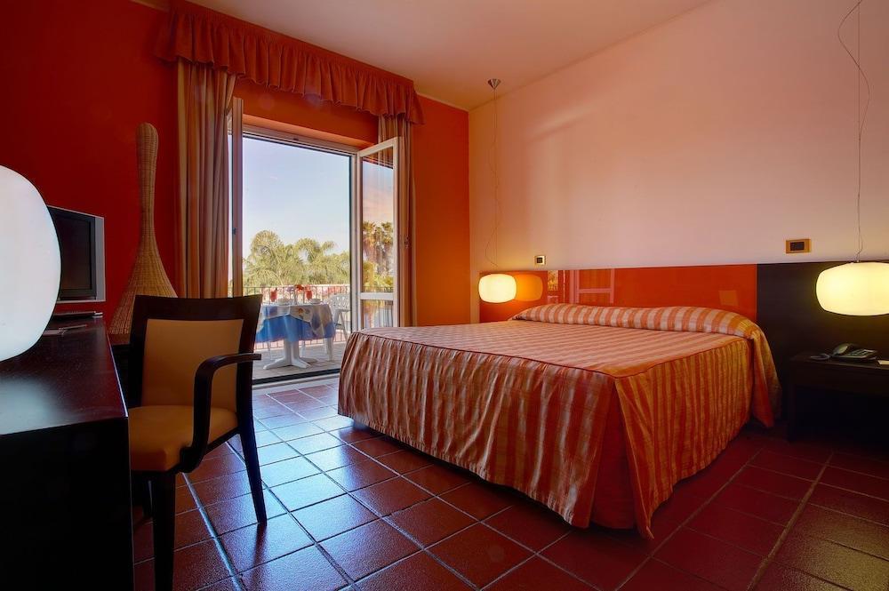 Orizzonte Acireale Hotel ภายนอก รูปภาพ
